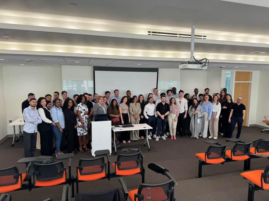 Etudiants de l'ESG Finance en visite à la banque Emirates NDB